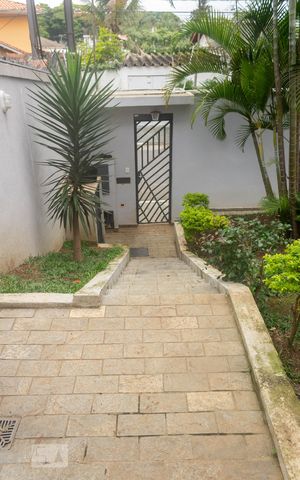 Casa à venda com 247m², 3 quartos e 4 vagas Casa à venda com 247m², 3 quartos e 4 vagasEntrada de Serviço