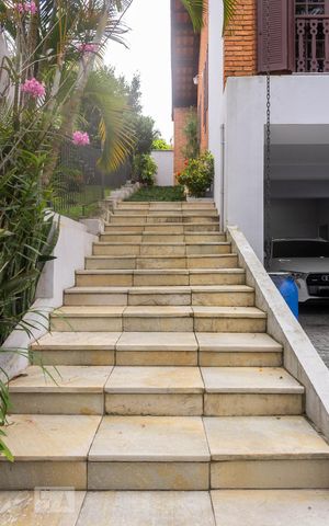 Casa à venda com 247m², 3 quartos e 4 vagas Casa à venda com 247m², 3 quartos e 4 vagasEntrada Social