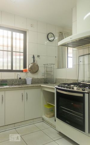 Casa à venda com 247m², 3 quartos e 4 vagas Casa à venda com 247m², 3 quartos e 4 vagasCozinha