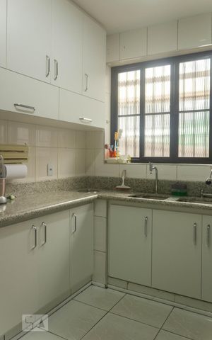 Casa à venda com 247m², 3 quartos e 4 vagas Casa à venda com 247m², 3 quartos e 4 vagasCozinha
