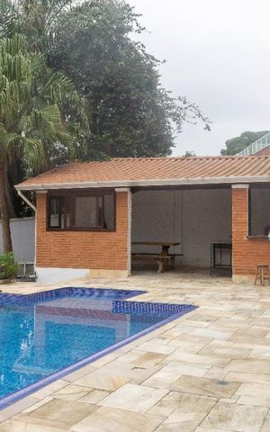 Casa à venda com 247m², 3 quartos e 4 vagas Casa à venda com 247m², 3 quartos e 4 vagasPiscina