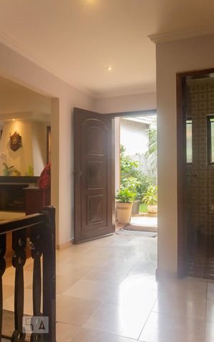 Casa à venda com 247m², 3 quartos e 4 vagas Casa à venda com 247m², 3 quartos e 4 vagasHall de Entrada
