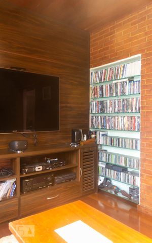 Casa à venda com 247m², 3 quartos e 4 vagas Casa à venda com 247m², 3 quartos e 4 vagasSala de TV