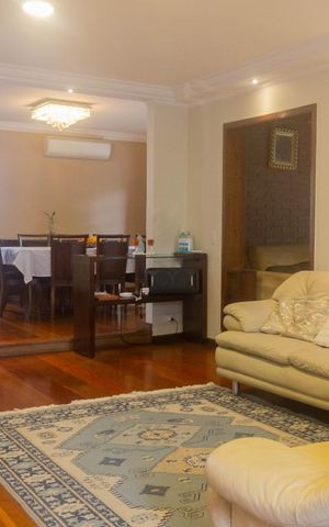 Casa à venda com 247m², 3 quartos e 4 vagas Casa à venda com 247m², 3 quartos e 4 vagasSala de Estar