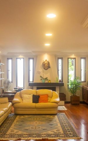Casa à venda com 247m², 3 quartos e 4 vagas Casa à venda com 247m², 3 quartos e 4 vagasSala de Estar