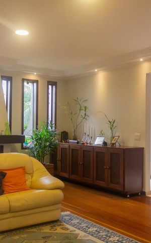 Casa à venda com 247m², 3 quartos e 4 vagas Casa à venda com 247m², 3 quartos e 4 vagasSala de Estar