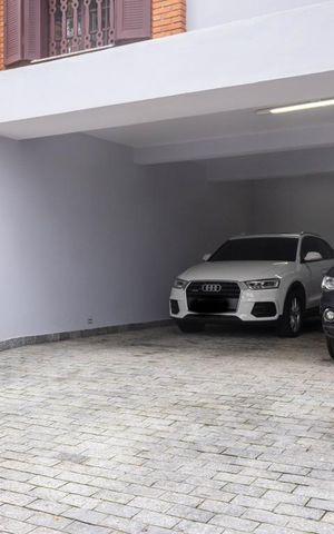 Casa à venda com 247m², 3 quartos e 4 vagas Casa à venda com 247m², 3 quartos e 4 vagasGaragem