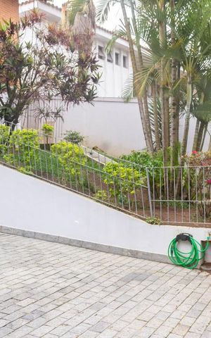Casa à venda com 247m², 3 quartos e 4 vagas Casa à venda com 247m², 3 quartos e 4 vagasGaragem