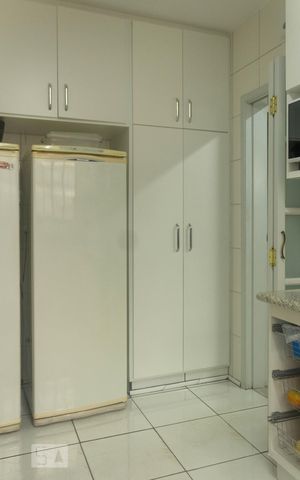 Casa à venda com 247m², 3 quartos e 4 vagas Casa à venda com 247m², 3 quartos e 4 vagasCozinha