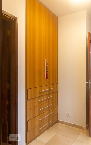 Casa à venda com 247m², 3 quartos e 4 vagas Casa à venda com 247m², 3 quartos e 4 vagasEntrequarto