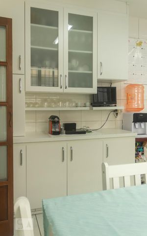 Casa à venda com 247m², 3 quartos e 4 vagas Casa à venda com 247m², 3 quartos e 4 vagasCopa