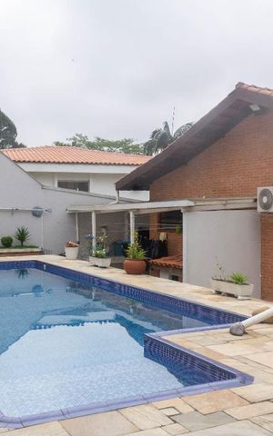 Casa à venda com 247m², 3 quartos e 4 vagas Casa à venda com 247m², 3 quartos e 4 vagasPiscina