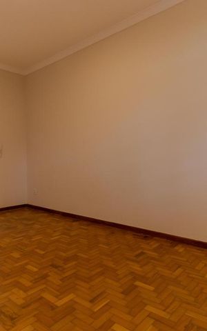 Casa à venda com 200m², 3 quartos e 2 vagasSalas