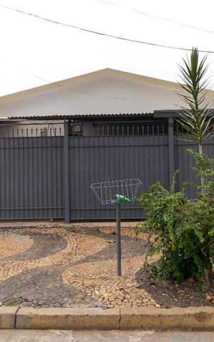 Casa à venda com 200m², 3 quartos e 2 vagasFachada