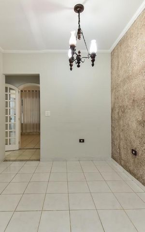 Casa à venda com 220m², 5 quartos e 3 vagas Casa à venda com 220m², 5 quartos e 3 vagasSala de Jantar