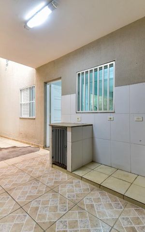 Casa à venda com 220m², 5 quartos e 3 vagas Casa à venda com 220m², 5 quartos e 3 vagasLavanderia