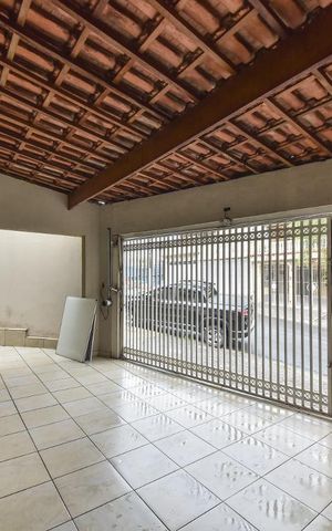 Casa à venda com 220m², 5 quartos e 3 vagas Casa à venda com 220m², 5 quartos e 3 vagasGaragem
