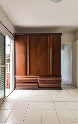 Casa à venda com 220m², 5 quartos e 3 vagas Casa à venda com 220m², 5 quartos e 3 vagasSuíte 2