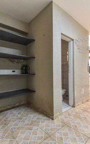 Casa à venda com 220m², 5 quartos e 3 vagas Casa à venda com 220m², 5 quartos e 3 vagasLavanderia