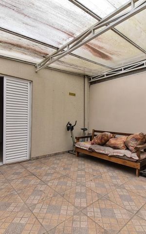 Casa à venda com 220m², 5 quartos e 3 vagas Casa à venda com 220m², 5 quartos e 3 vagasVaranda da Suíte 2
