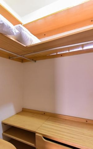 Casa à venda com 220m², 5 quartos e 3 vagas Casa à venda com 220m², 5 quartos e 3 vagasCloset da Suíte 2