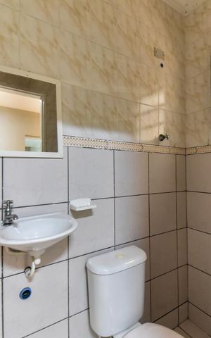 Casa à venda com 220m², 5 quartos e 3 vagas Casa à venda com 220m², 5 quartos e 3 vagasBanheiro de Serviço