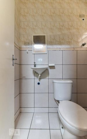 Casa à venda com 220m², 5 quartos e 3 vagas Casa à venda com 220m², 5 quartos e 3 vagasBanheiro de Serviço