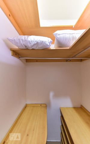 Casa à venda com 220m², 5 quartos e 3 vagas Casa à venda com 220m², 5 quartos e 3 vagasCloset da Suíte 2