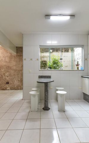 Casa à venda com 220m², 5 quartos e 3 vagas Casa à venda com 220m², 5 quartos e 3 vagasCozinha