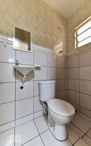 Casa à venda com 220m², 5 quartos e 3 vagas Casa à venda com 220m², 5 quartos e 3 vagasBanheiro de Serviço