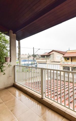 Casa à venda com 220m², 5 quartos e 3 vagas Casa à venda com 220m², 5 quartos e 3 vagasSuíte 1 - Varanda