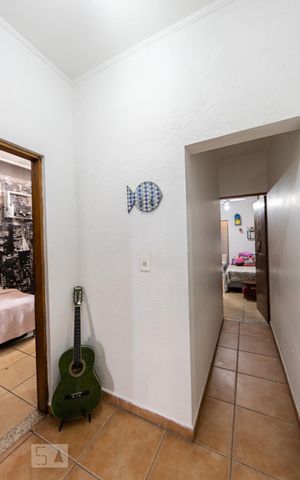 Casa à venda com 280m², 5 quartos e 2 vagas Casa à venda com 280m², 5 quartos e 2 vagasCorredor