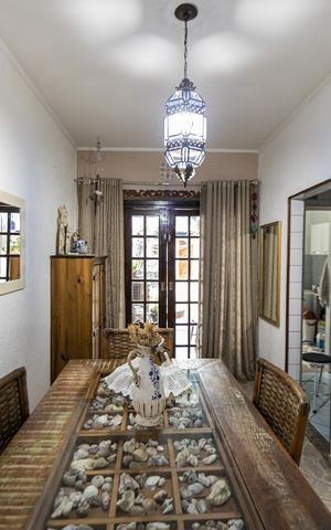 Casa à venda com 280m², 5 quartos e 2 vagas Casa à venda com 280m², 5 quartos e 2 vagasSala de Jantar