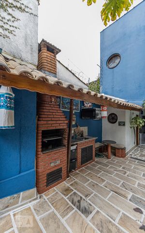 Casa à venda com 280m², 5 quartos e 2 vagas Casa à venda com 280m², 5 quartos e 2 vagasÁrea Externa