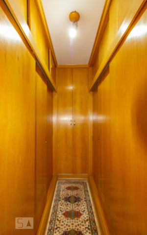 Casa à venda com 380m², 3 quartos e 5 vagas Casa à venda com 380m², 3 quartos e 5 vagasCloset Quarto 3 - Suíte