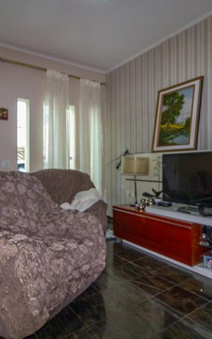 Casa à venda com 380m², 3 quartos e 5 vagas Casa à venda com 380m², 3 quartos e 5 vagasSala