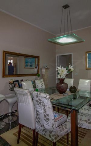Casa à venda com 380m², 3 quartos e 5 vagas Casa à venda com 380m², 3 quartos e 5 vagasSala de Jantar