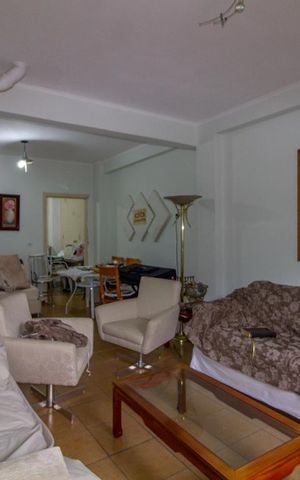 Casa à venda com 380m², 3 quartos e 5 vagas Casa à venda com 380m², 3 quartos e 5 vagasSala