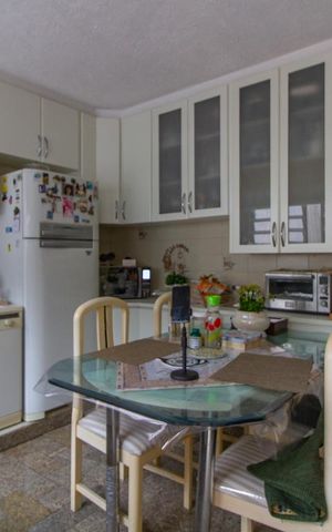 Casa à venda com 380m², 3 quartos e 5 vagas Casa à venda com 380m², 3 quartos e 5 vagasCozinha