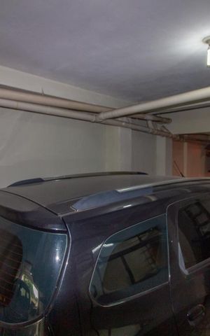 Casa à venda com 380m², 3 quartos e 5 vagas Casa à venda com 380m², 3 quartos e 5 vagasGaragem