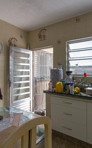 Casa à venda com 380m², 3 quartos e 5 vagas Casa à venda com 380m², 3 quartos e 5 vagasCozinha