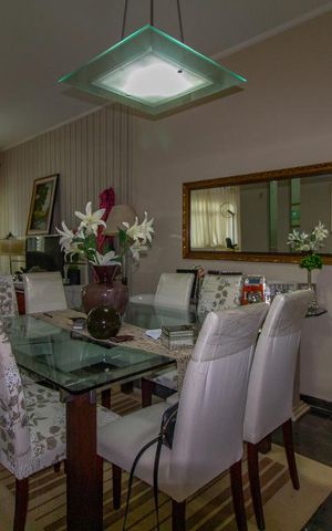 Casa à venda com 380m², 3 quartos e 5 vagas Casa à venda com 380m², 3 quartos e 5 vagasSala de Jantar