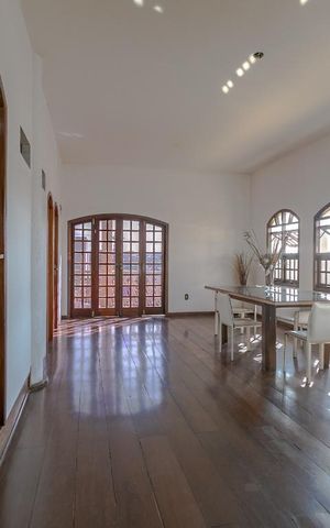 Casa para alugar com 600m², 15 quartos e 4 vagas Casa para alugar com 600m², 15 quartos e 4 vagasSala de Jantar 2