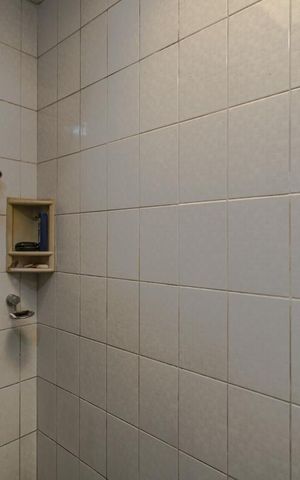 Casa para alugar com 600m², 15 quartos e 4 vagas Casa para alugar com 600m², 15 quartos e 4 vagasBanheiro do corredor do piso 3