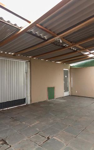 Casa à venda com 254m², 3 quartos e 2 vagasGaragem e quintal