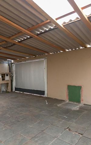 Casa à venda com 254m², 3 quartos e 2 vagasGaragem e quintal