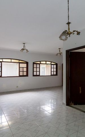 Casa à venda com 254m², 3 quartos e 2 vagasSala