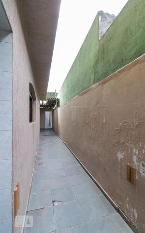 Casa à venda com 254m², 3 quartos e 2 vagasCorredor lateral externo