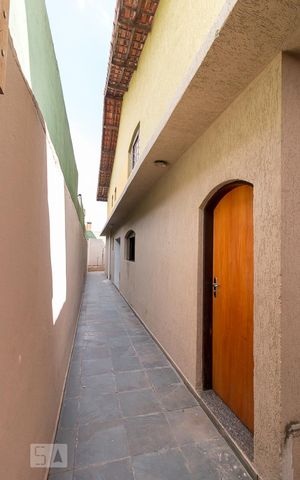Casa à venda com 254m², 3 quartos e 2 vagasCorredor lateral externo