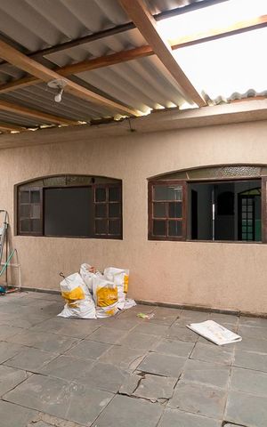 Casa à venda com 254m², 3 quartos e 2 vagasGaragem e quintal